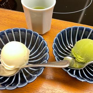 抹茶、バニラアイス(しゃぶしゃぶ・日本料理 木曽路 津店)