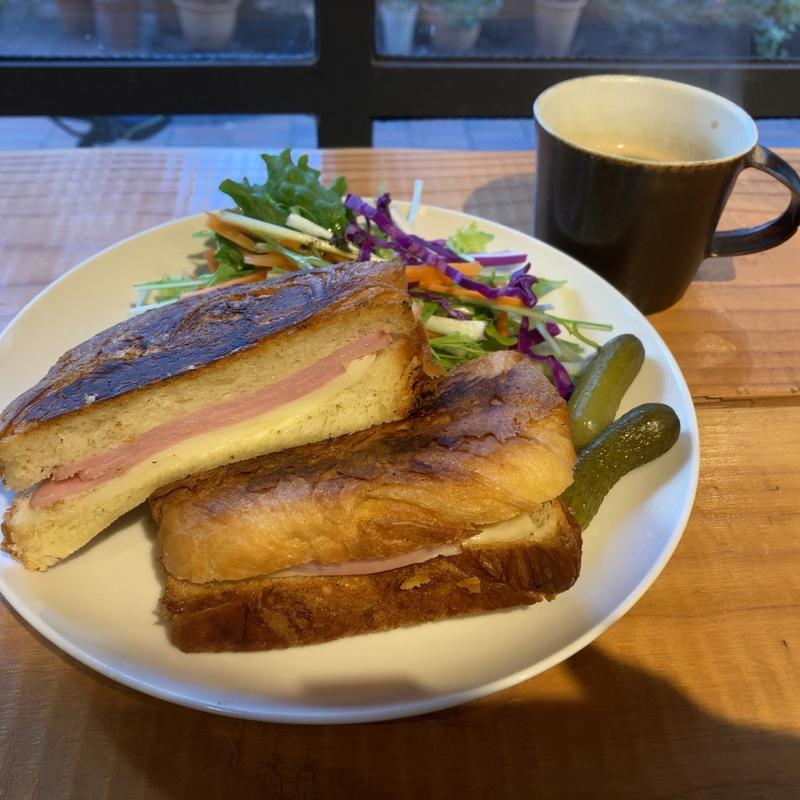 卵とハムのホットサンド(August Moon Cafe)