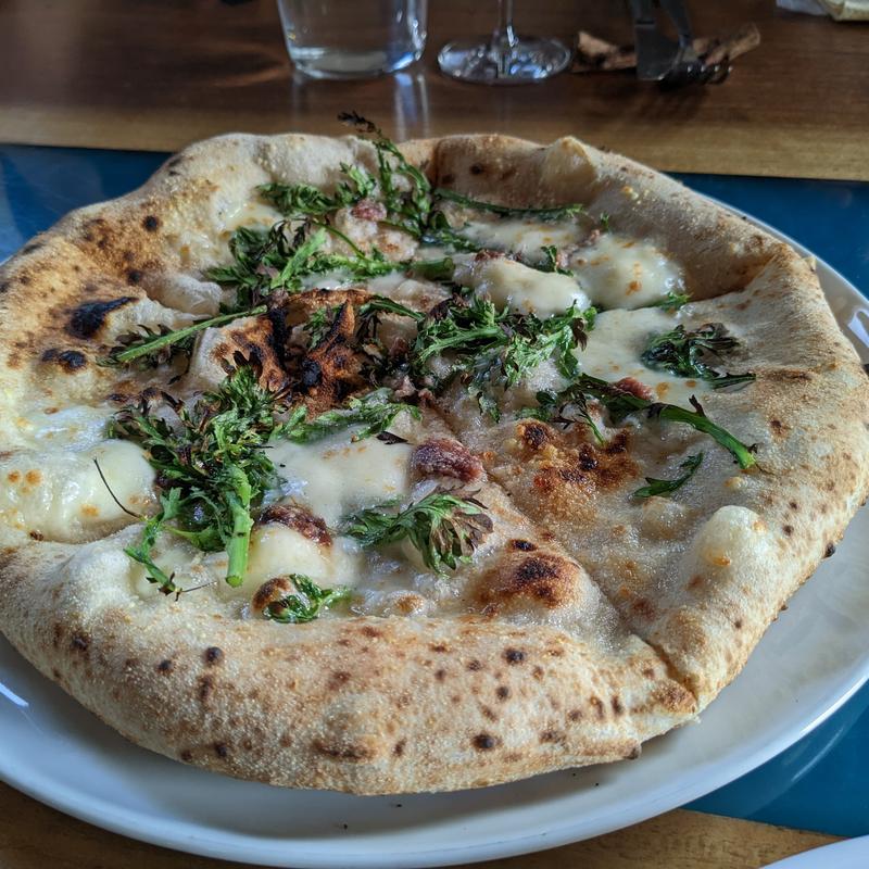 春菊とアンチョビのピッツァ(hectopascal（ヘクトパスカル） )