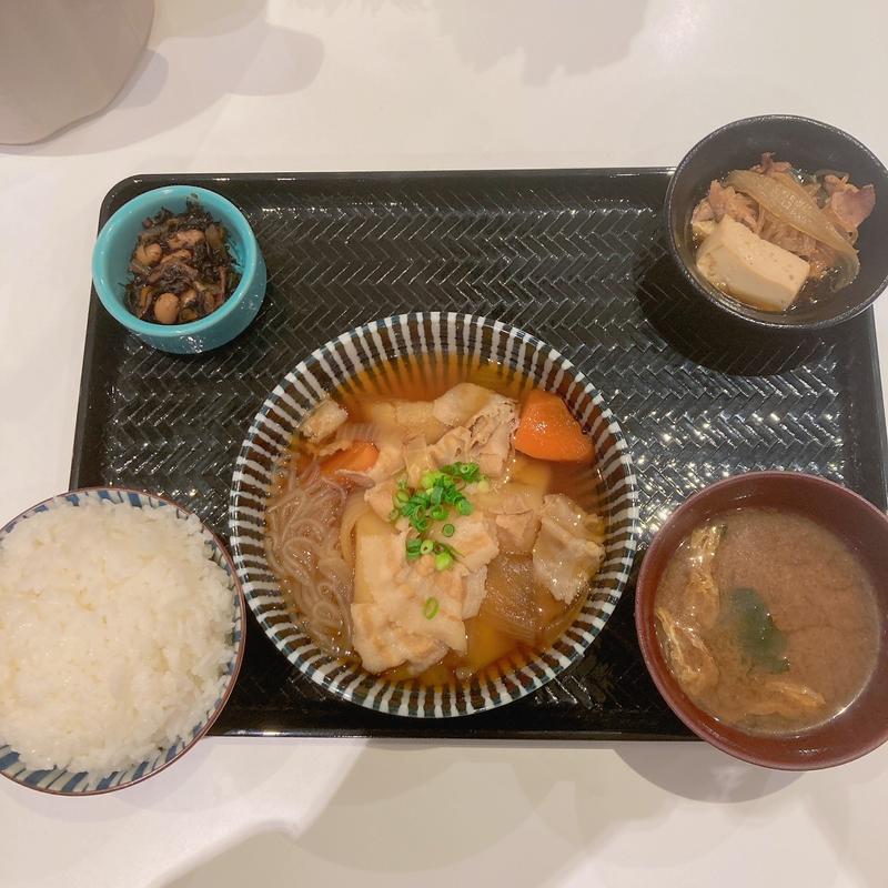 肉じゃが定食(土鍋炊きご飯 おこめとおかず)