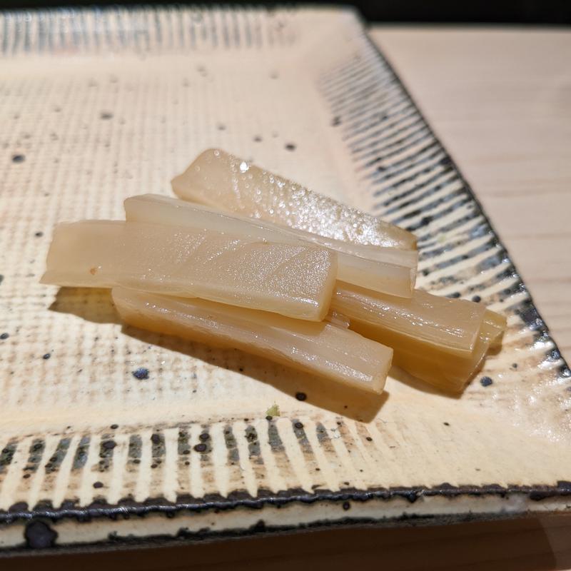 梅をきかせて漬けたセロリ(鮨 西崎)
