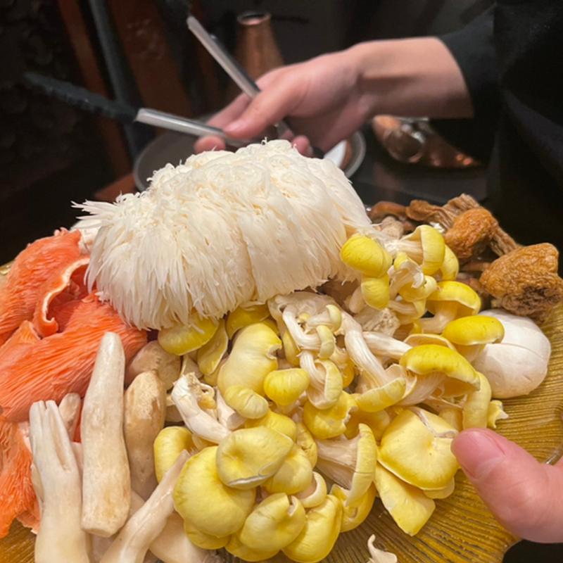 雲南きのこ鍋(御膳房 銀座店 （中国雲南料理、雲南キノコ火鍋専門店）)