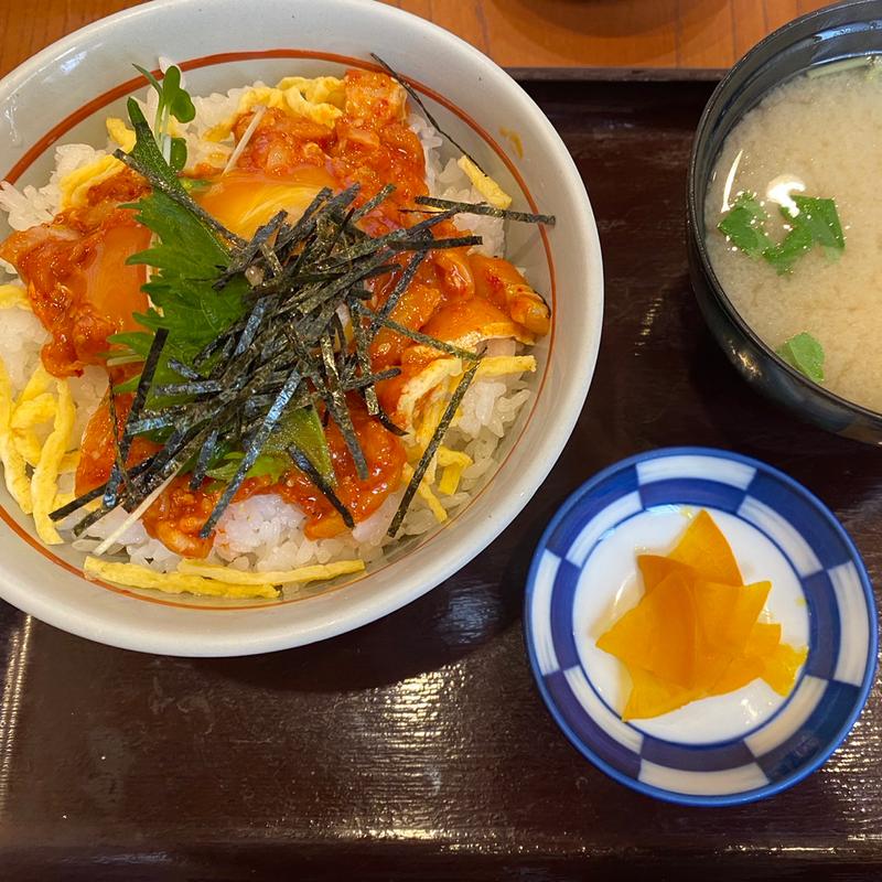 サーモンユッケ丼(魚大将)