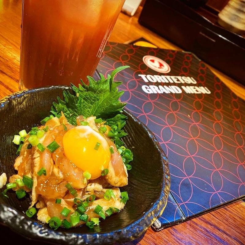 奥州美鶏むね肉の胡麻だれユッケ(とり鉄 岡山錦町店)