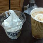 ソフトクリームとウインナーコーヒー(町村農場 札幌・円山店)