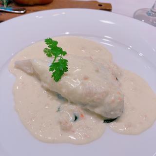 純白のソースをまとった舌平目と白身魚のムース(アニヴェルセル カフェ みなとみらい横浜)