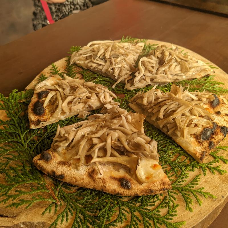 キノコピザ(徳山鮓 （とくやまずし）)