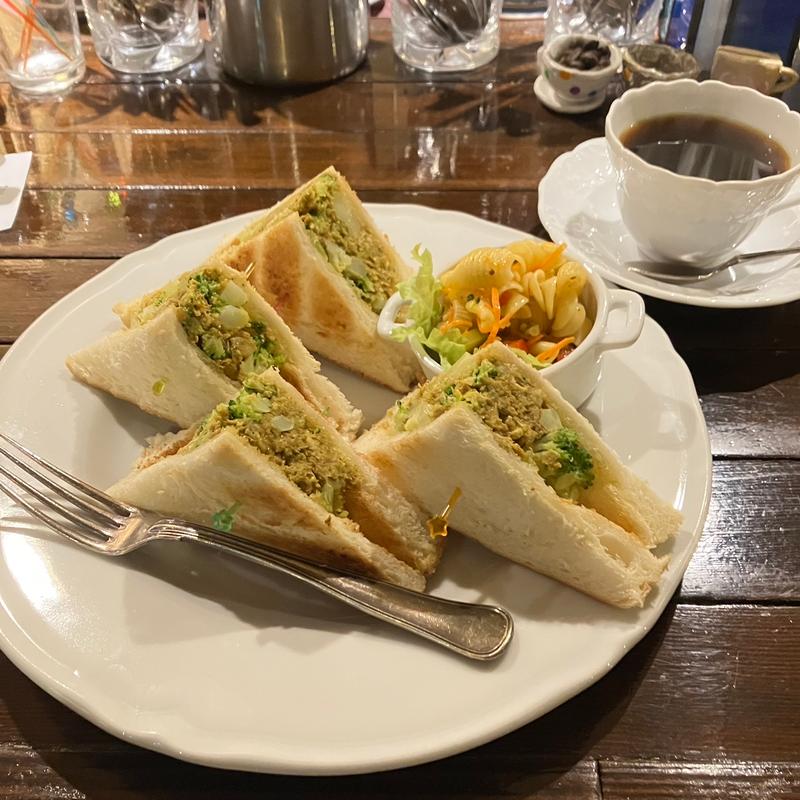 鯖と野菜のカレーパン(カフェ トロワバグ)