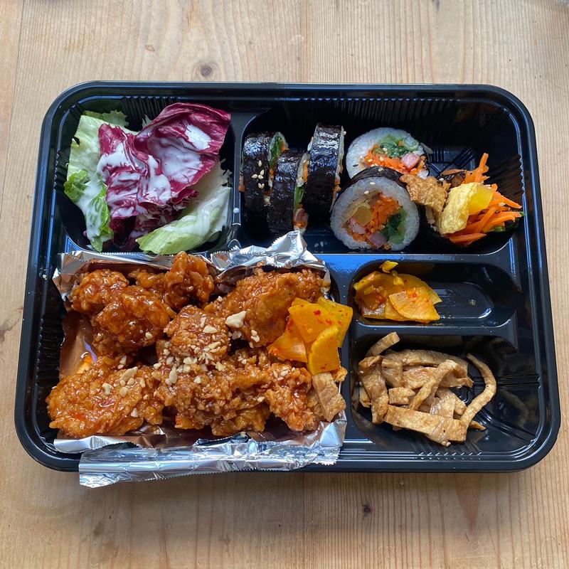 甘辛ヤンニョムチキン&のり巻き(韓国料理 サムシセキ 東長崎店)