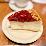 Fluit Cheesecake Strawberry(Junior's Restaurant & Bakery)