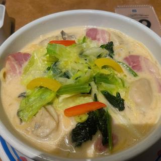 牡蠣とベーコン、野菜たっぷりのクリームスープパスタ(ジョリーパスタ 葛飾新宿店)