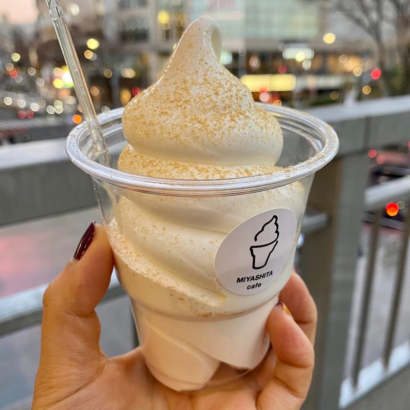 きなこ生クリームミルクソフト(MIYASHITA CAFE +softcream)