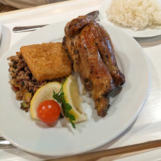 平飼いロティサリーチキンとプラントベースフライドチキン 雑穀米添え(IKEA Tokyo-Bay レストラン)