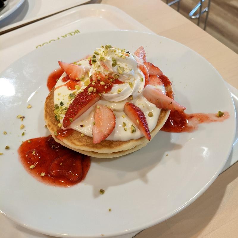 ストロベリーパンケーキ チーズクリーム添え(IKEA Tokyo-Bay レストラン)