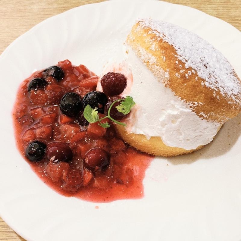 ベリースフレパンケーキ(ごはんCafe四六時中 川西店)