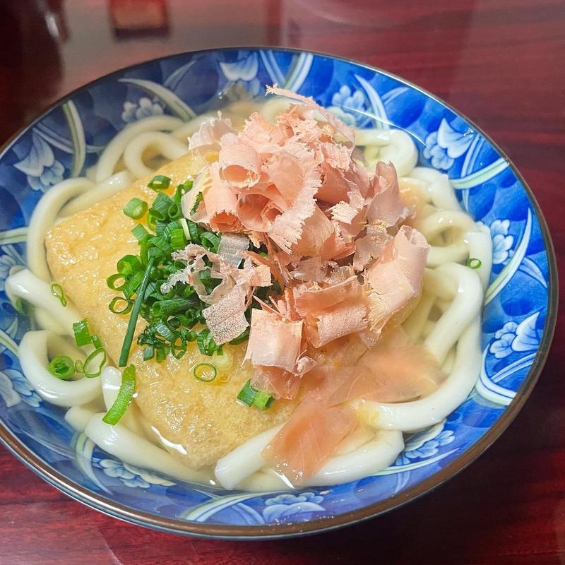 削りたて鰹節の出汁うどん(かつお食堂)