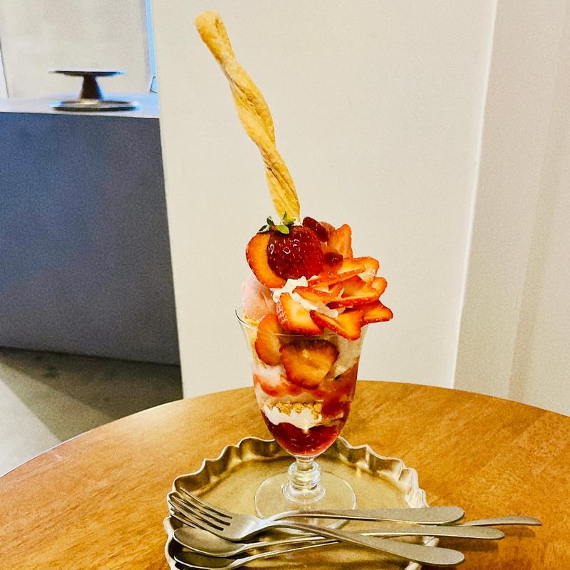 あまおうミルフィーユパフェ(果実店canvas吉祥寺)