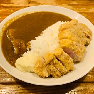 国産極上ロースカツ&豚バラ煮込みカレー、生卵(しまや)