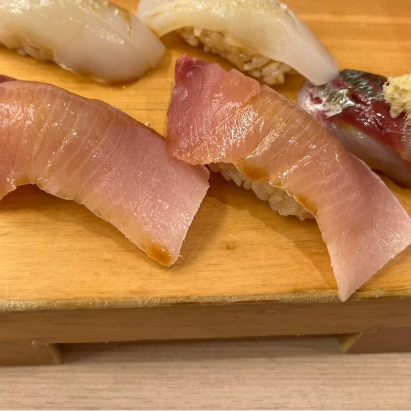 ハマチ、イカ、アジ(鮨屋とんぼ 新栄本店)