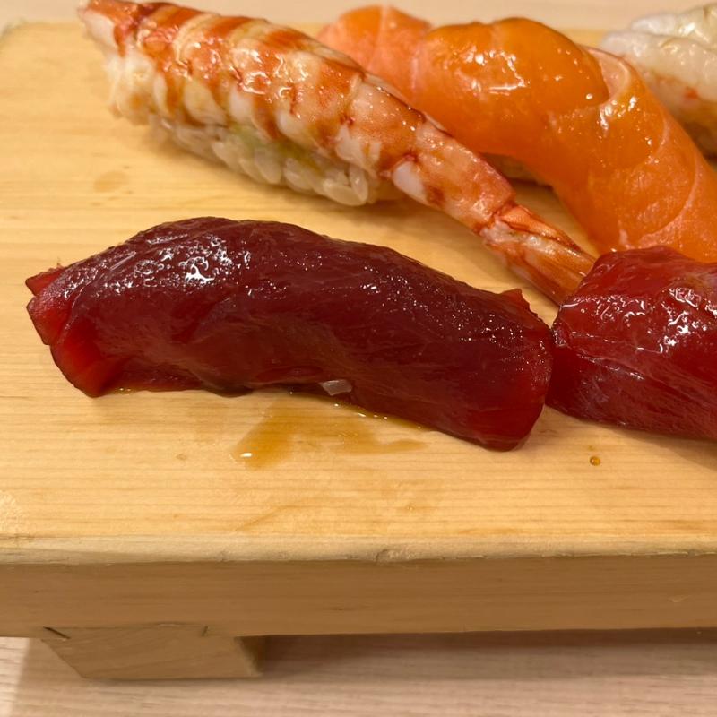 本マグロとろ、ボタンえび、車えび、サーモン(鮨屋とんぼ 新栄本店)