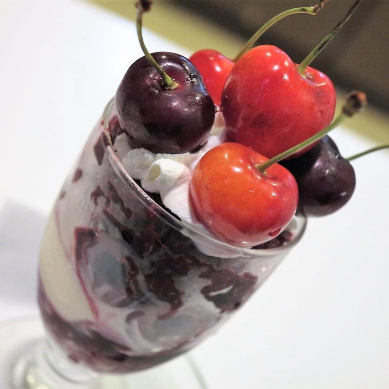 さくらんぼのパフェ(フルーツパーラーフクナガ)