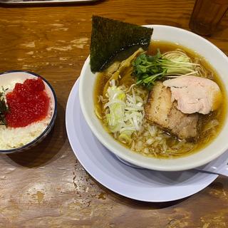 煮干しソバ（醤油）＋すじこ丼(中華そば つけ麺 百日紅 新宿店)
