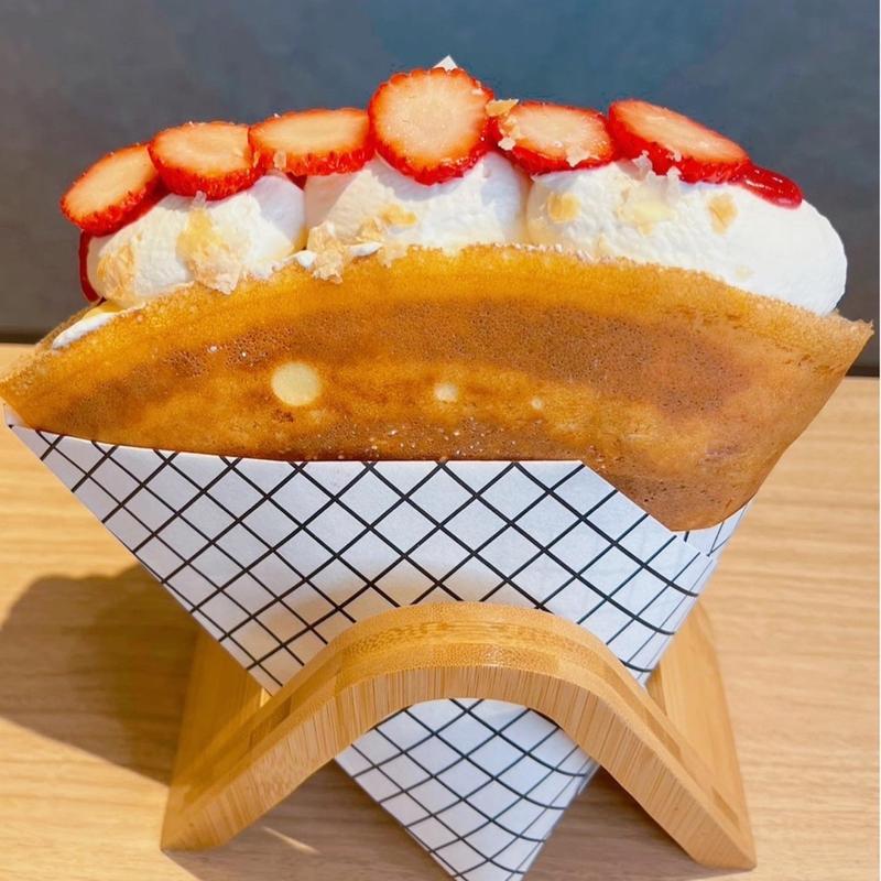 いちごとバニラのミルフィーユ( FOREST GREEN CREPE&BAKE  枚方店)