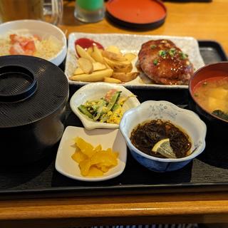 宮古牛ハンバーグ定食(空港レストラン ぱいぱいのむら

)