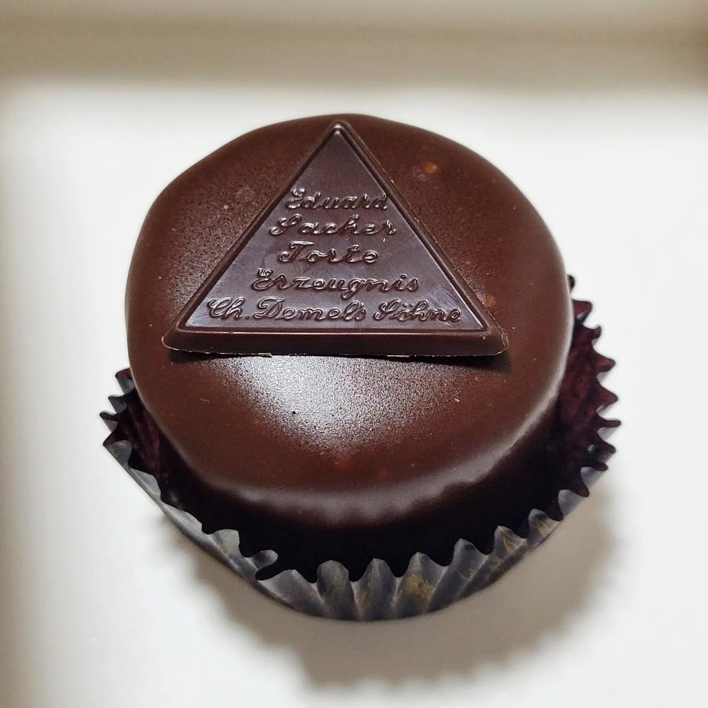 ザッハトルテ様 冷凍】＜ラ・ファミーユ＞半熟ザッハトルテ（ラズベリー）｜郵便局の