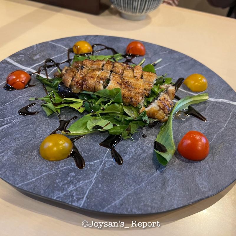 鰻の白焼きとハーブ野菜のバルサミコサラダ(あつた蓬莱軒 神宮店 （あつたほうらいけん）)