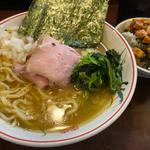 豚骨醤油ラーメン(並)ほうれん草ハーフ、チャーコロご飯ハーフ(こいけのいえけい)