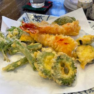 天ぷら盛り合わせ【海老2尾・島野菜】(食菜　かま田 （かまた）)