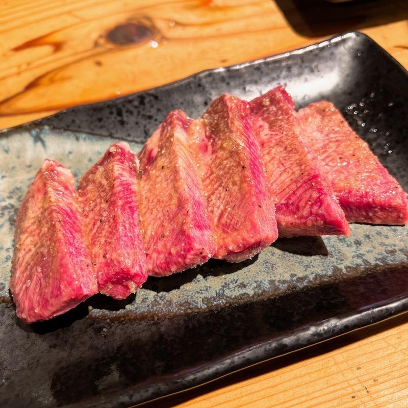 厚切り上タン(ホルモン焼肉縁 十条店)