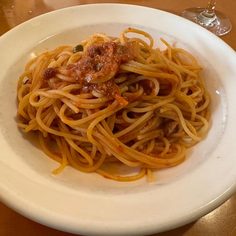 ツナとオリーブとケッパーのトマトソース プッタネスカ風(Trattoria da giacomo)