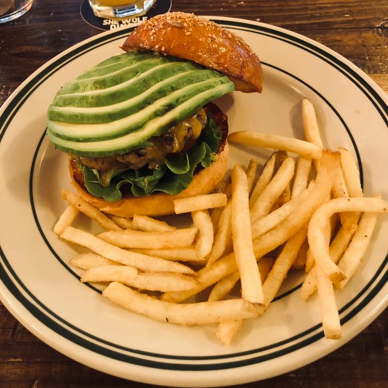 アボカドバーガー(SHE WOLF DINER)