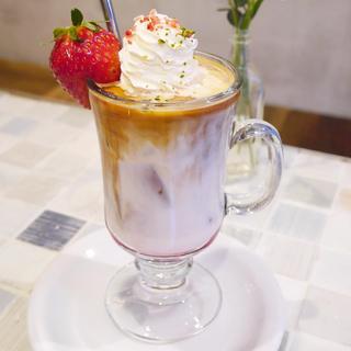 ストロベリーラテ(フェブラリーカフェ （FEBRUARY CAFE）)