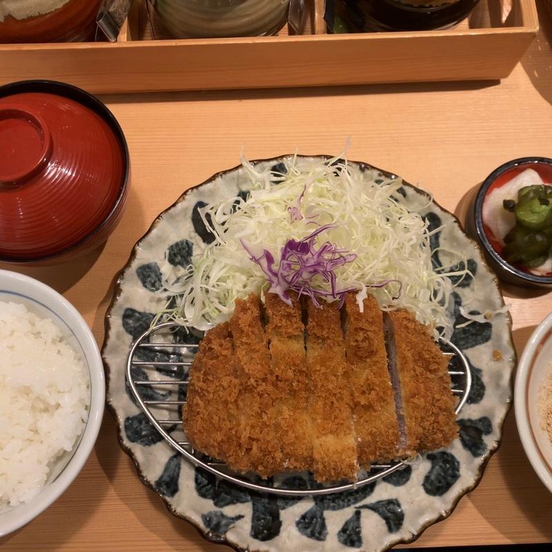 厚切り熟成ロースかつランチ(厚切りとんかつよし平 岩出中迫店)