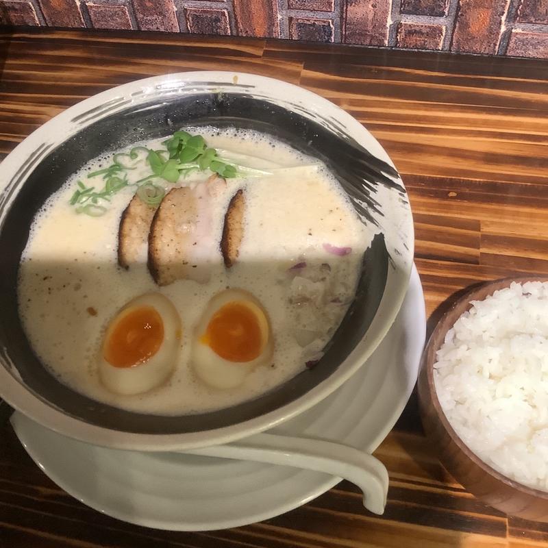 牛骨白湯味玉入り(ライス並110円)(無限ラーメン)
