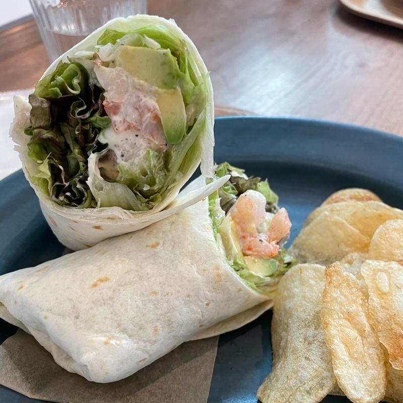 エビとアボカドラップ(ひなたカフェ)