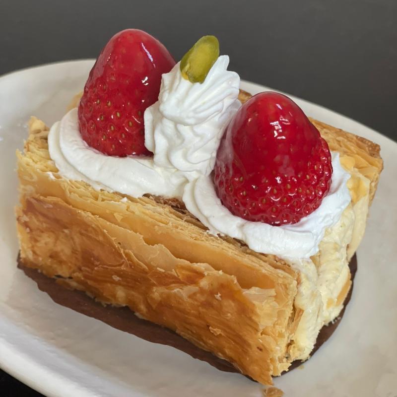 国産苺のミルフィーユ(Avril de Bergue 欧風創作菓子 ベルグの4月 たまプラーザテラス店)