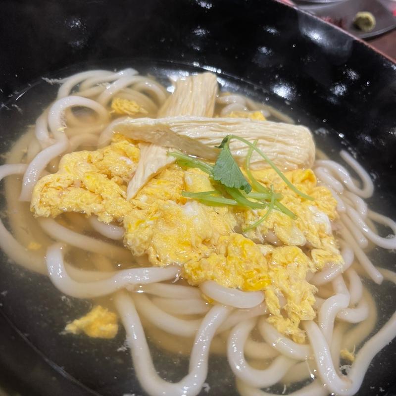 たまごとじうどん(お食事処 鶴亀 （万博おゆば）)