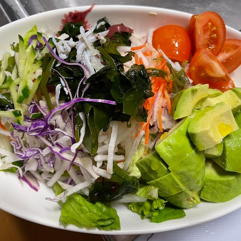 アボカド生野菜海藻サラダ(旭町)