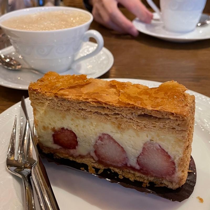 いちごのミルフィーユ(カフェ マルリー)