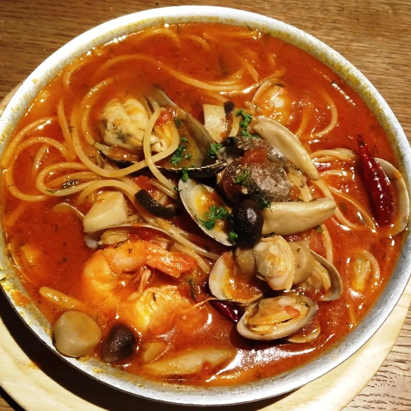 魚介たっぷり絶望パスタ～アラビアータ風～(Seafood bar Ermitage 横浜鶴屋町店)