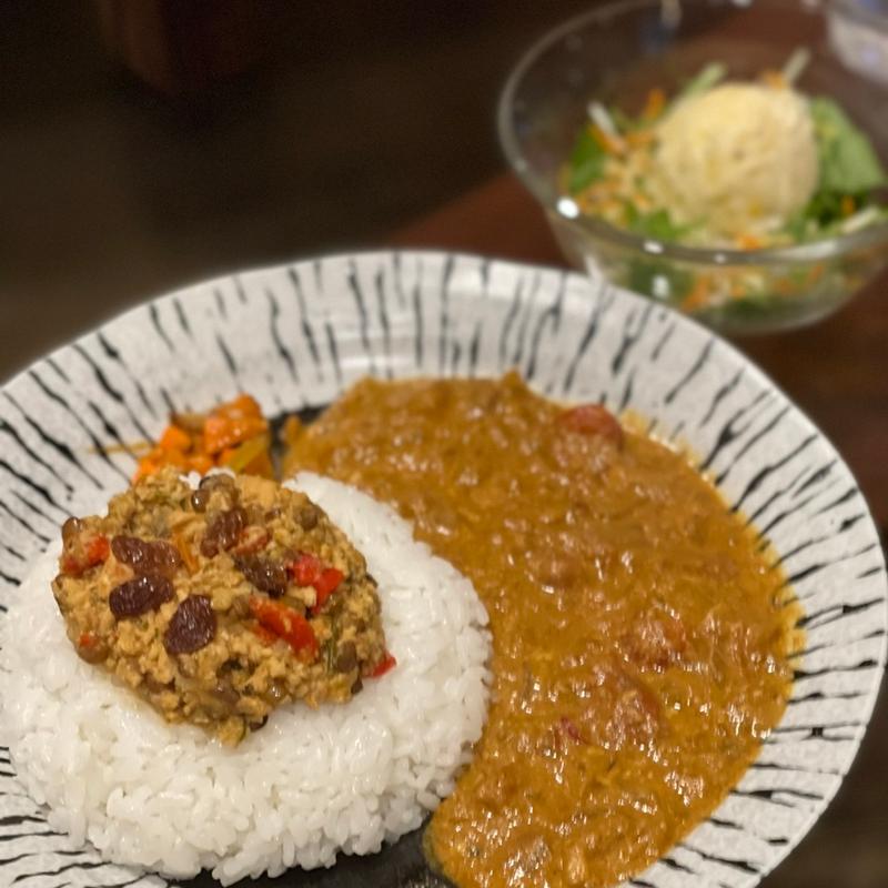 チキンキーマとダールのあいがけカレー(カフェ モール)