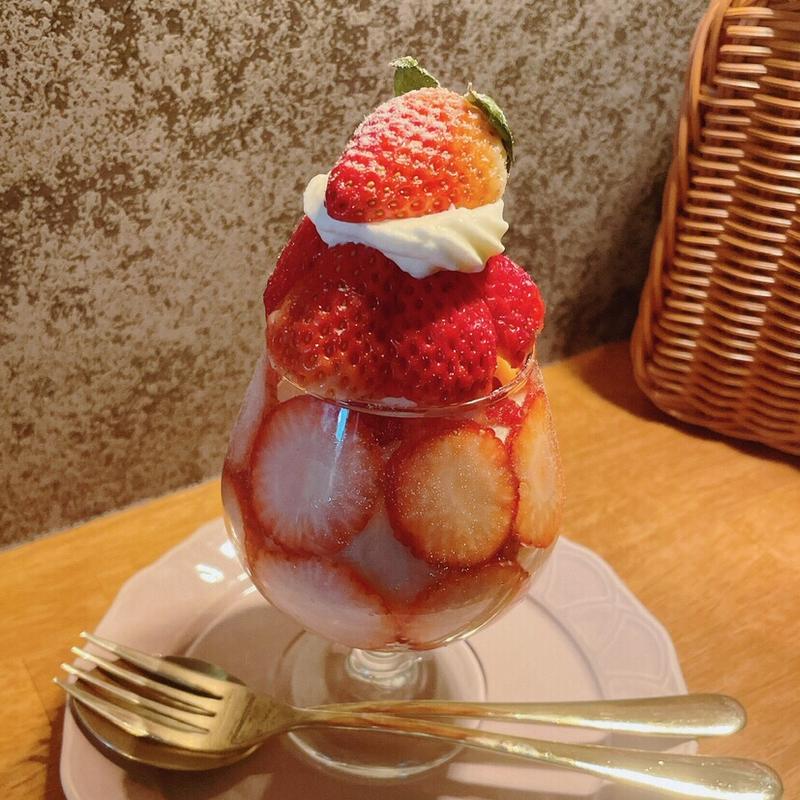 贅沢いちごパフェ(CAFE&BAR ソレドコ)