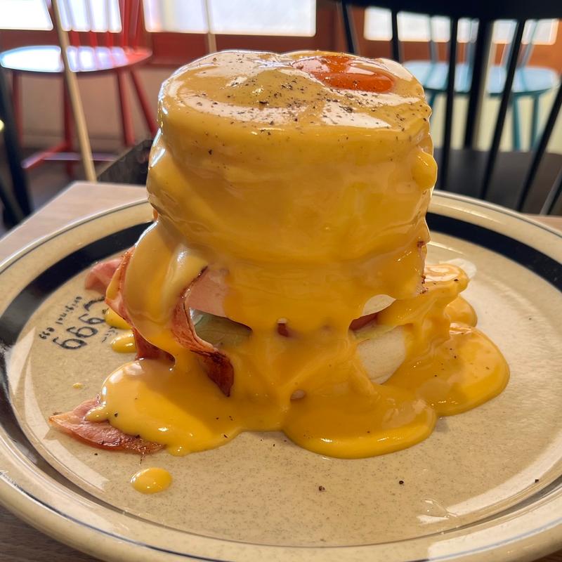 ベーコンチーズパンケーキ(えぐぅ～ カフェ 国分寺店 （eggg Cafe）)