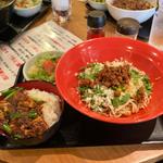 坦々麺（汁なし、麻婆チョイがけ）(四川大衆 ハオワール)