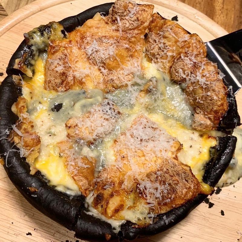 ブラック&ホワイト チーズ(ブッチャー・リパブリック エビス シカゴピザ ＆ ビア)