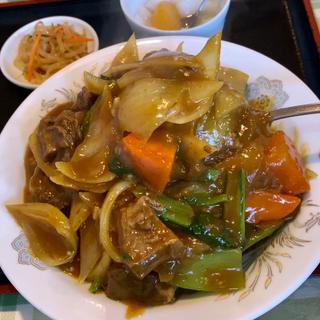 牛バラカレー丼(中華食堂 龍華園)
